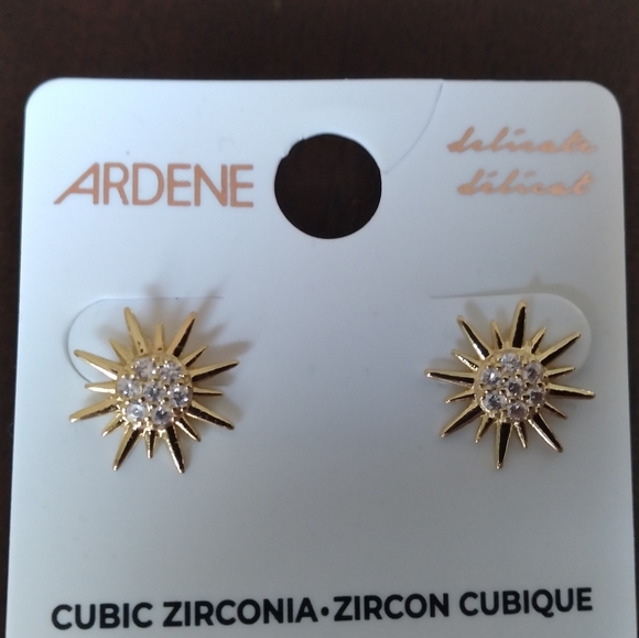 Free with purchase. Two pairs Ardene earrings - Picture 2 of 6